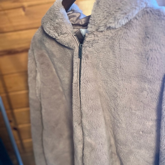 NINE WEST Faux Fur Zip Up Hoodie😍 - Picture 5 of 16